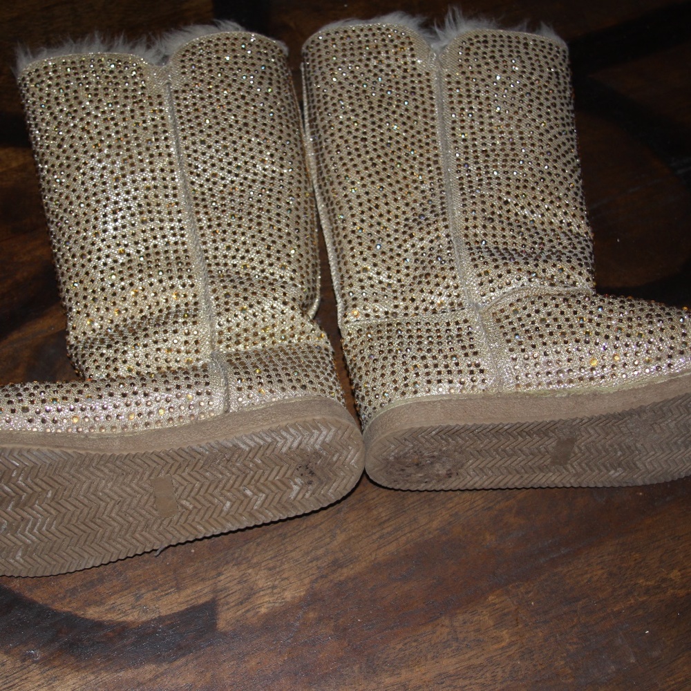 Boots - Picture 3 of 4